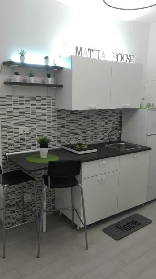 House Mattia Apartment Бари Екстериор снимка